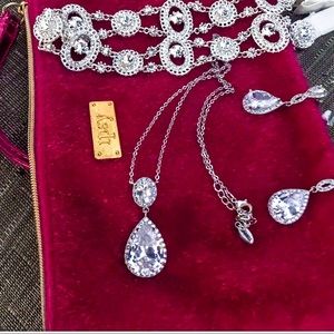 Mariell gorgeous crystal necklace